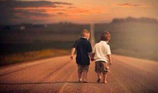 在牵手的一瞬间歌词